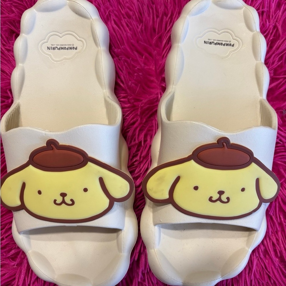 Cute White and Yellow Kids Slides Pompompurin size 6